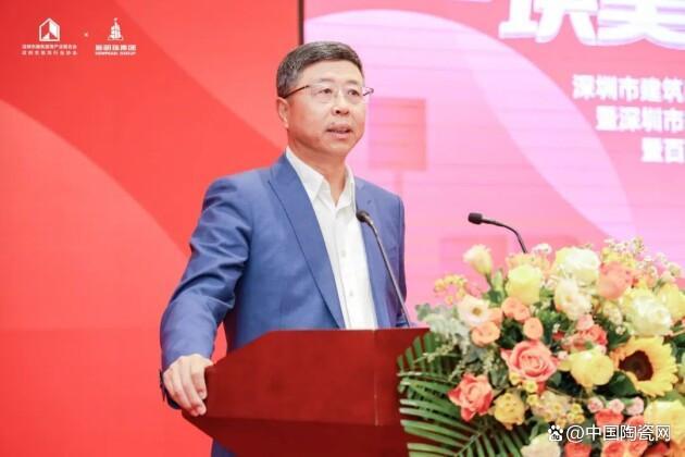 在参观完新明珠数字化示范工厂,深入了解新明珠集团强大的产品研发